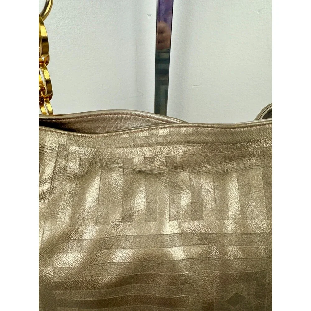 Vintage High Fashion Canada Gold Leather Shoulder Bag w/ Gold Chain Strap – Chic